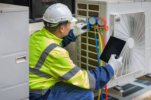 Professional Hvac technician working in Forreston, IL